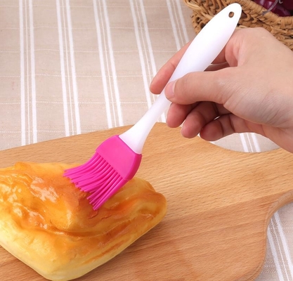 Ukuran kecil plastik permukaan berpasir menangani Food Grade silikon kue sikat